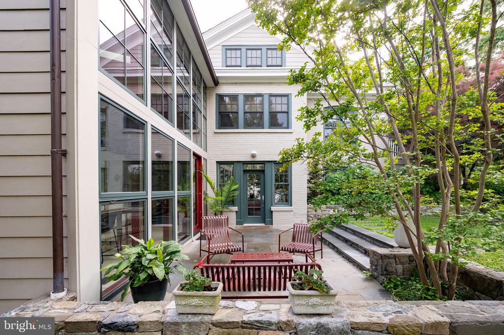 120 W MAPLE STREET