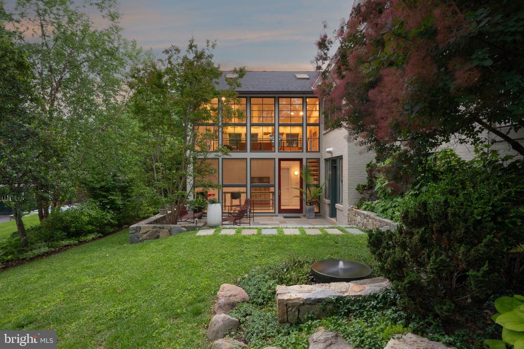 120 W MAPLE STREET