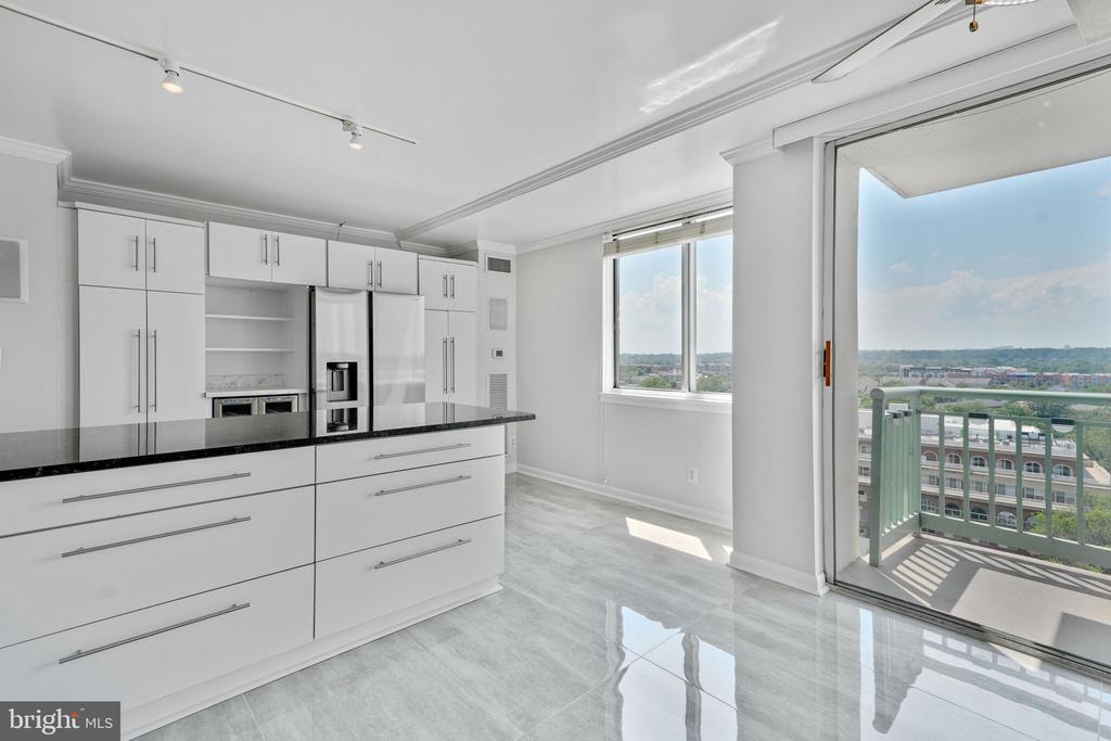 501 SLATERS LANE 1222