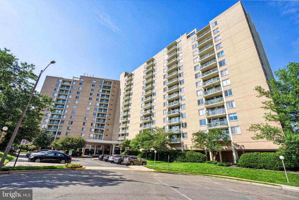 501 SLATERS LANE 1222
