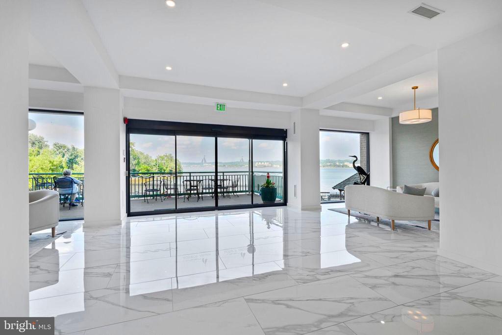 501 SLATERS LANE 1222