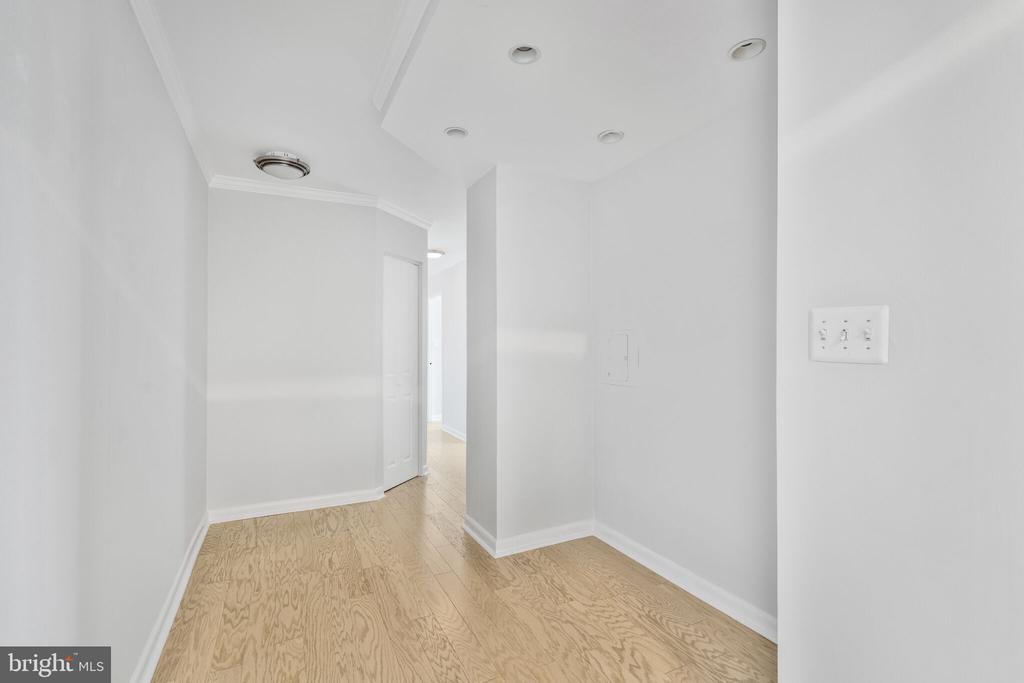 501 SLATERS LANE 1222