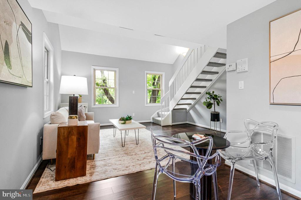 1307 E ABINGDON DRIVE 4