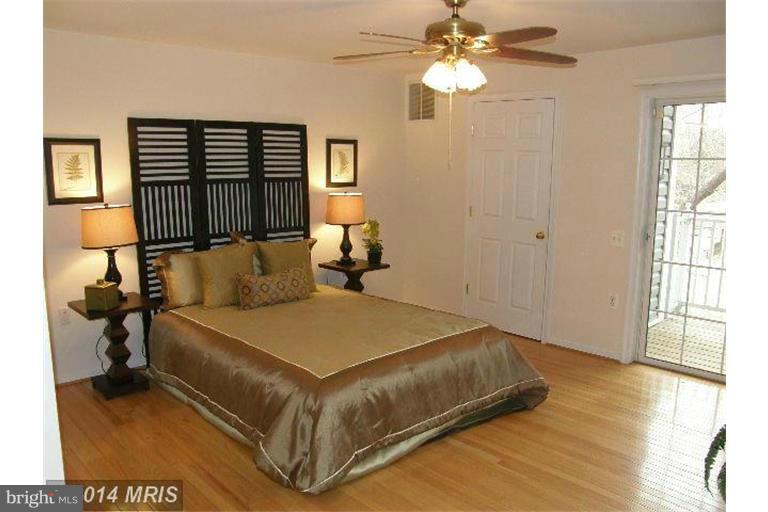 1416 ROUNDHOUSE LANE
