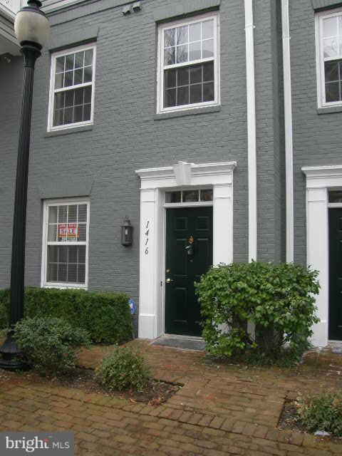 1416 ROUNDHOUSE LANE