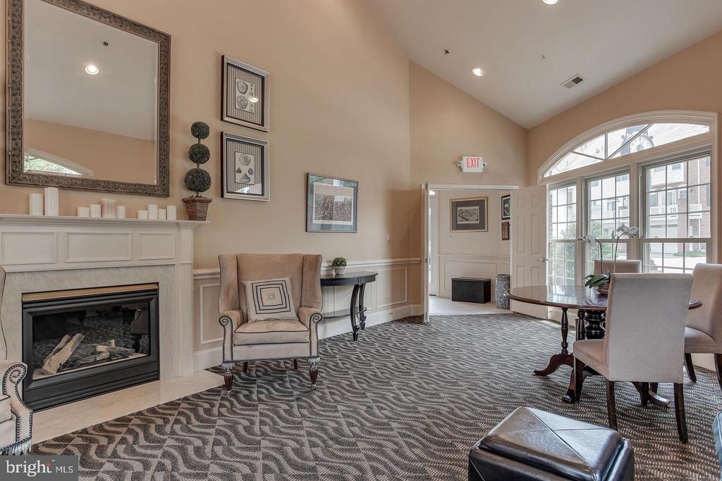 1416 ROUNDHOUSE LANE
