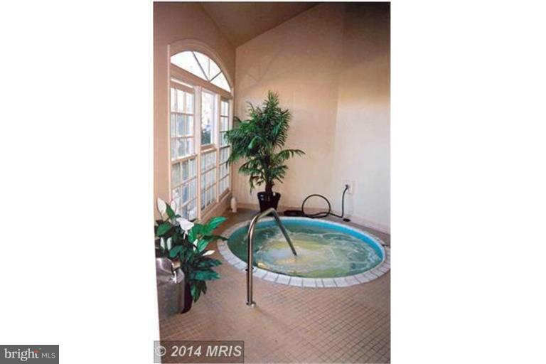 1416 ROUNDHOUSE LANE