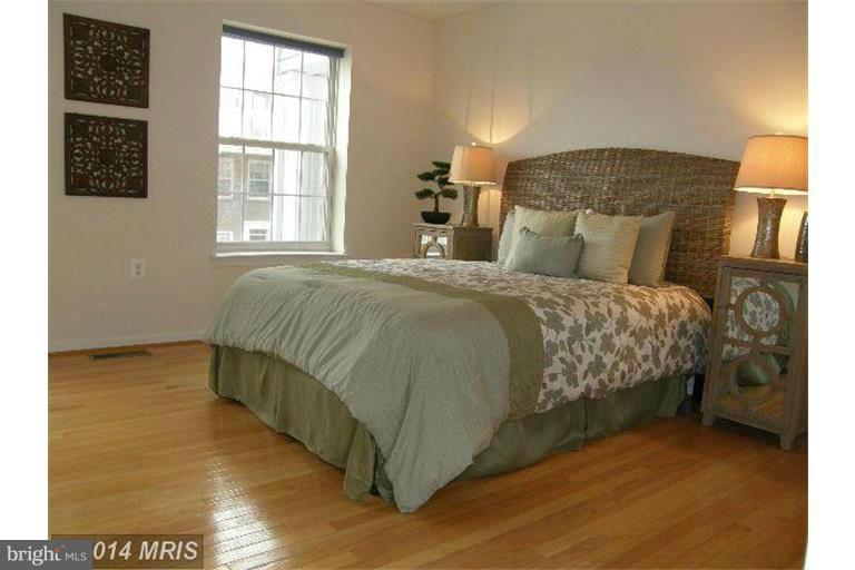 1416 ROUNDHOUSE LANE