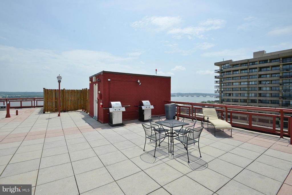 801 N PITT STREET N 1206