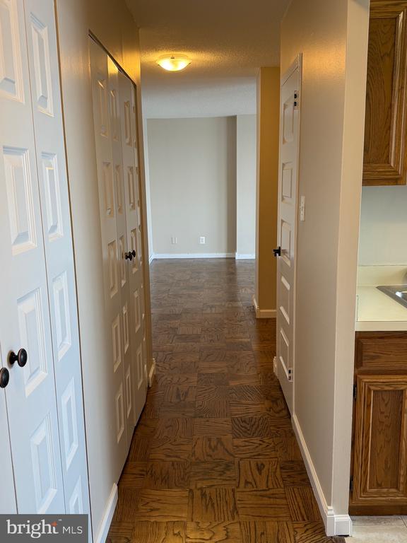501 SLATERS LN 805