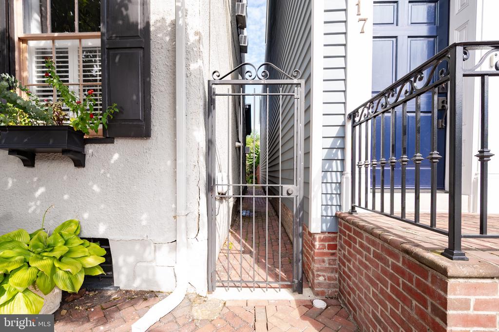 219 N ST ASAPH STREET 1