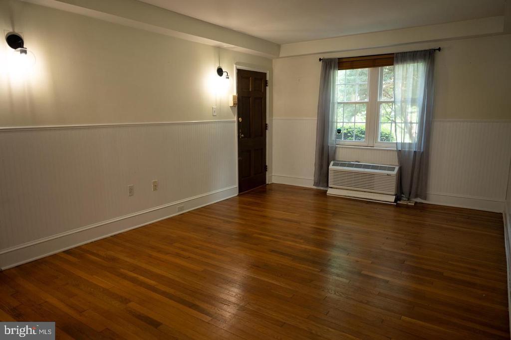 8 AUBURN COURT 3-8A