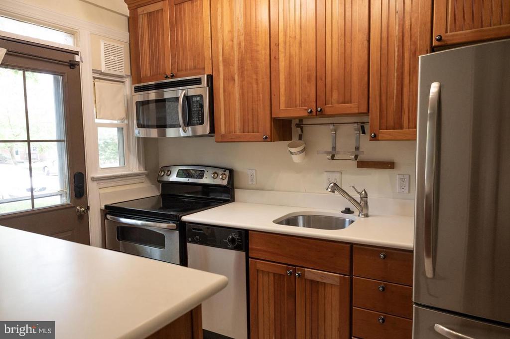 8 AUBURN COURT 3-8A