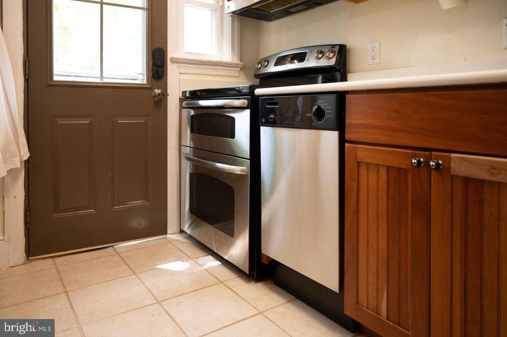 8 AUBURN COURT 3-8A