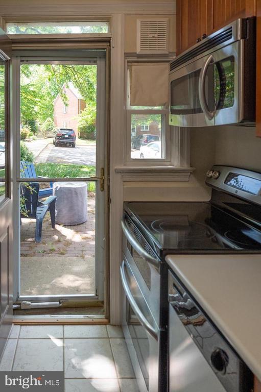 8 AUBURN COURT 3-8A