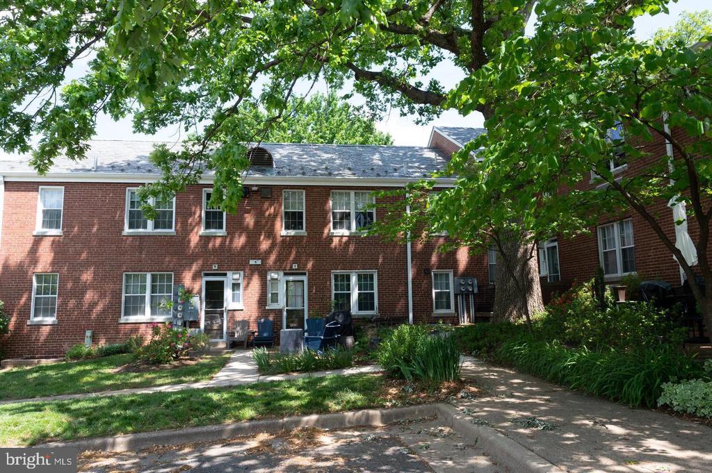 8 AUBURN COURT 3-8A