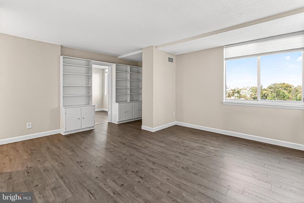 501 SLATERS LANE 513