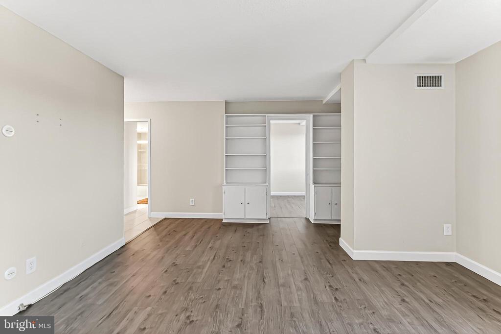 501 SLATERS LANE 513