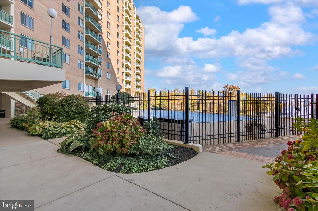 501 SLATERS LANE 513
