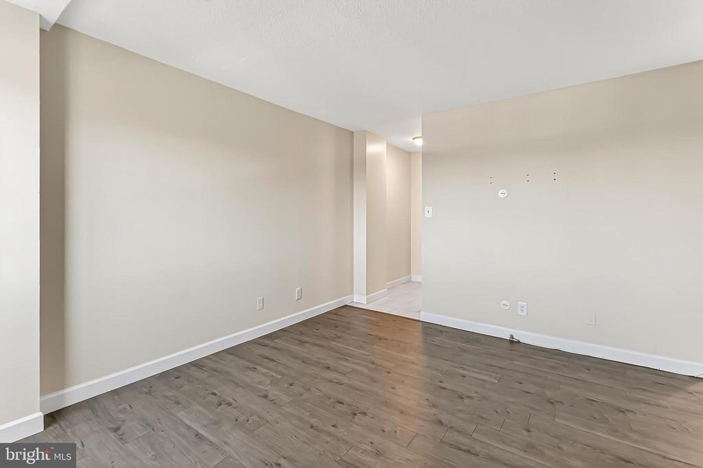 501 SLATERS LANE 513