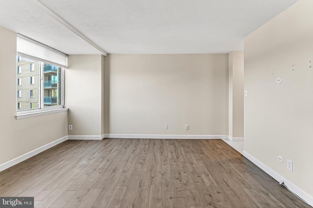 501 SLATERS LANE 513