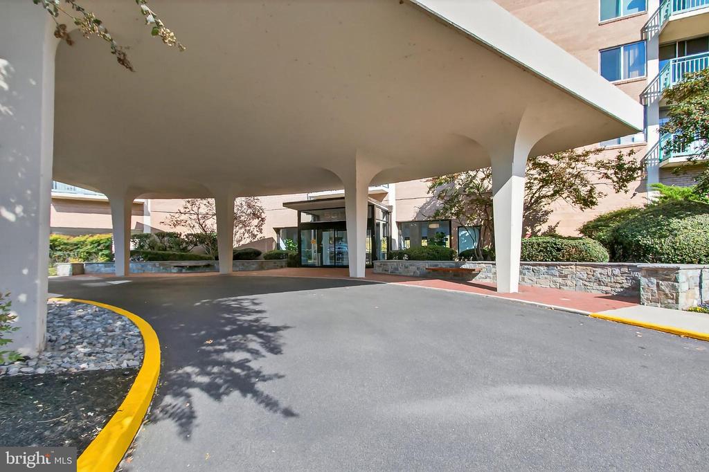 501 SLATERS LANE 513