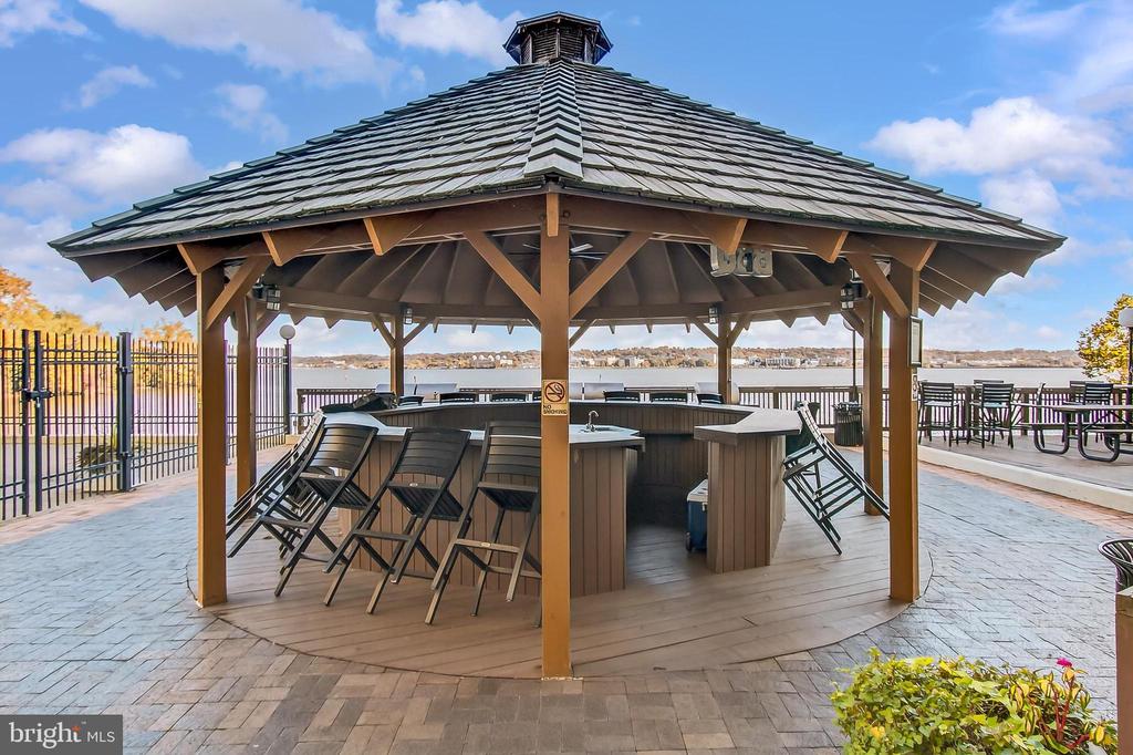 501 SLATERS LANE 513