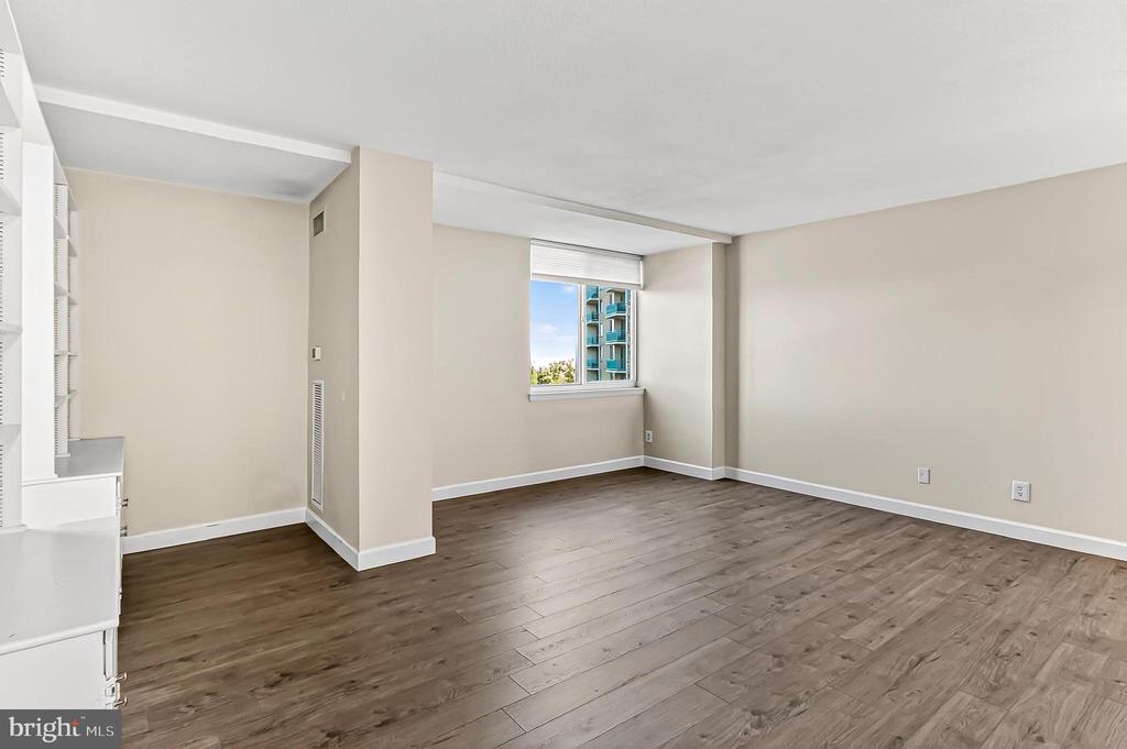 501 SLATERS LANE 513
