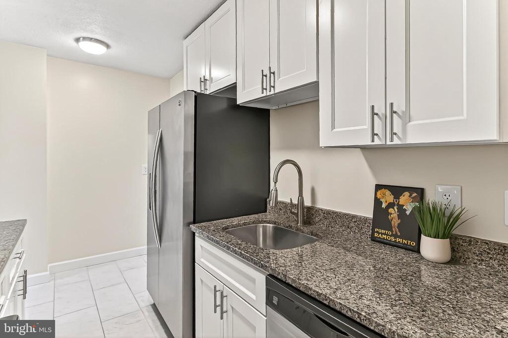 501 SLATERS LANE 513