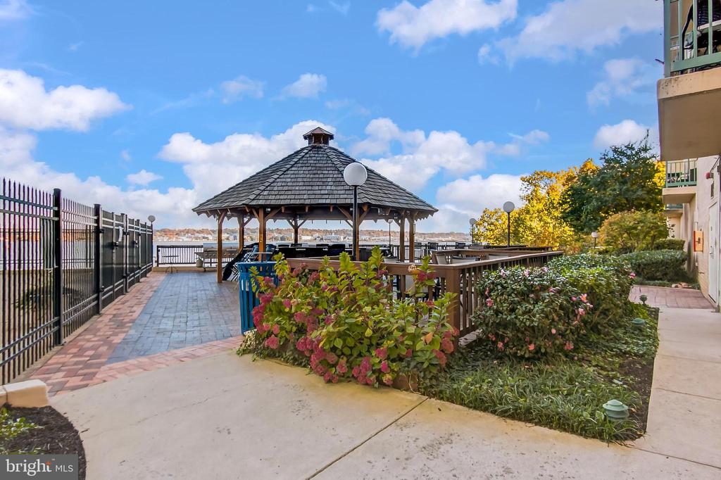 501 SLATERS LANE 513