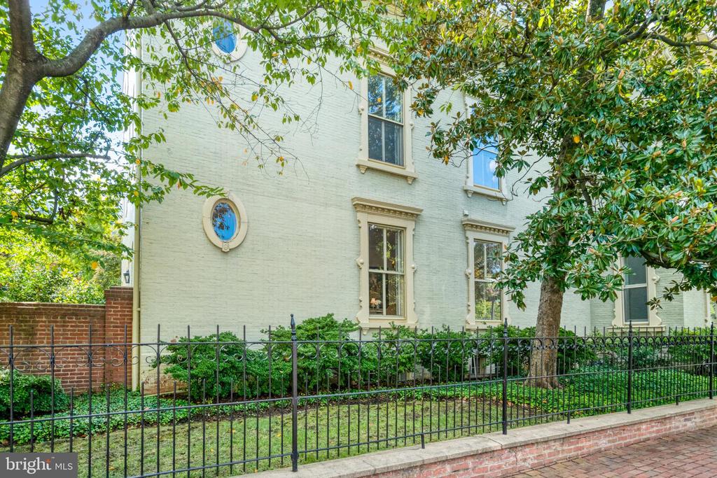 702 PRINCE STREET 2