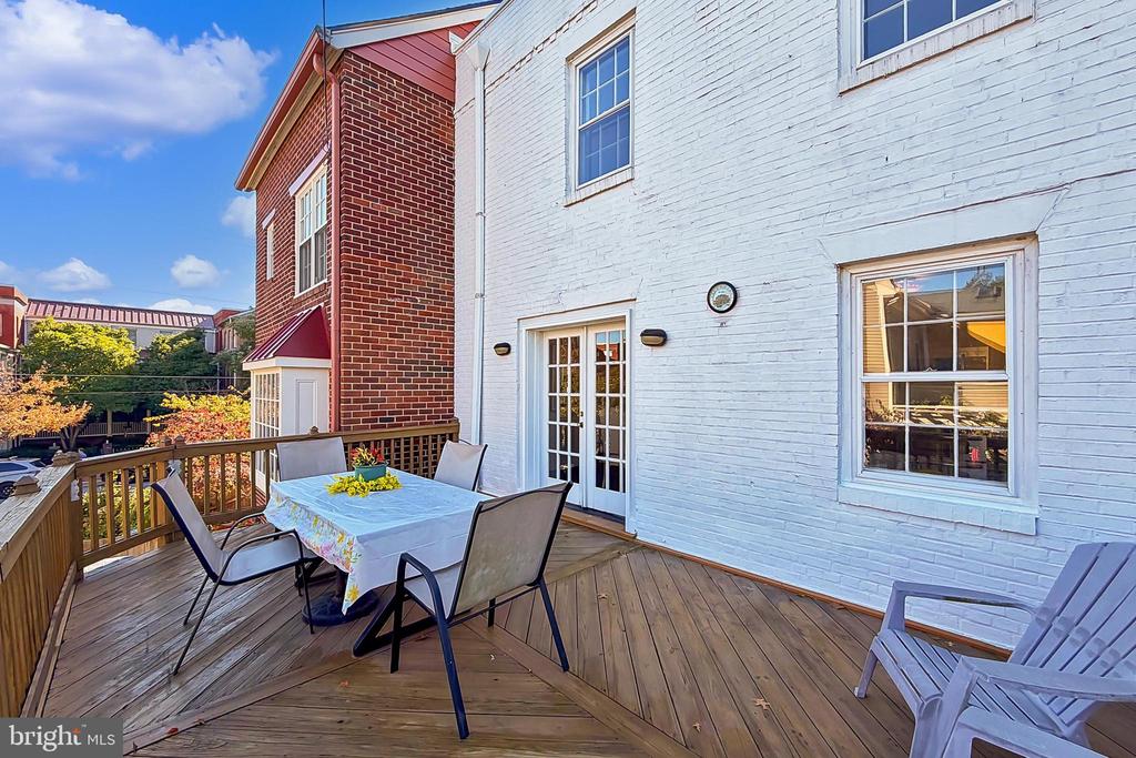 805 GREEN STREET
