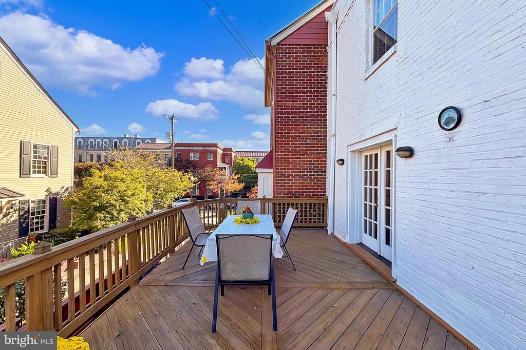 805 GREEN STREET