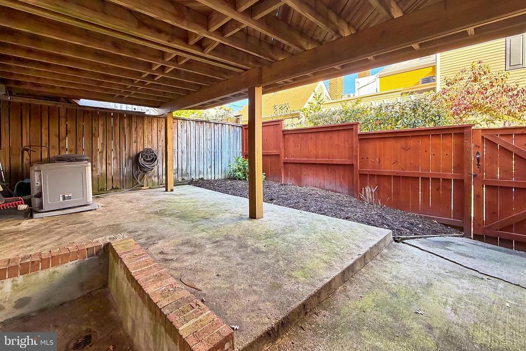 805 GREEN STREET