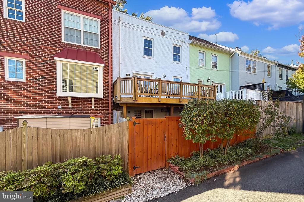 805 GREEN STREET