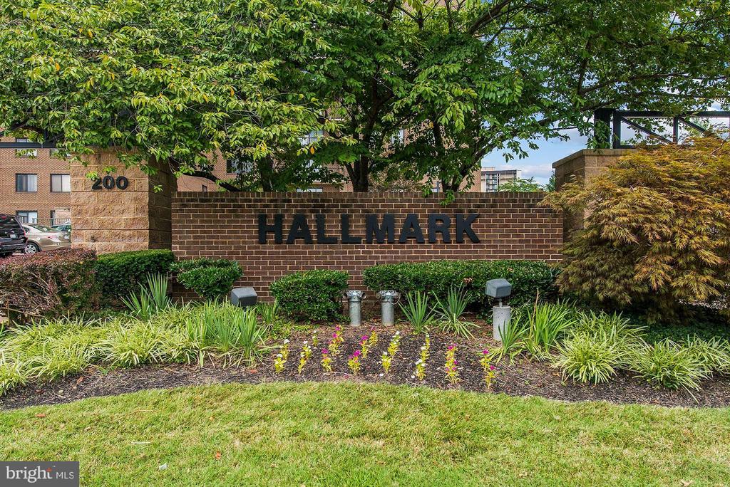 200 N PICKETT STREET 513