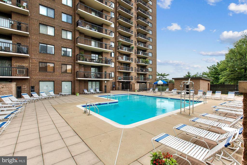 200 N PICKETT STREET 513