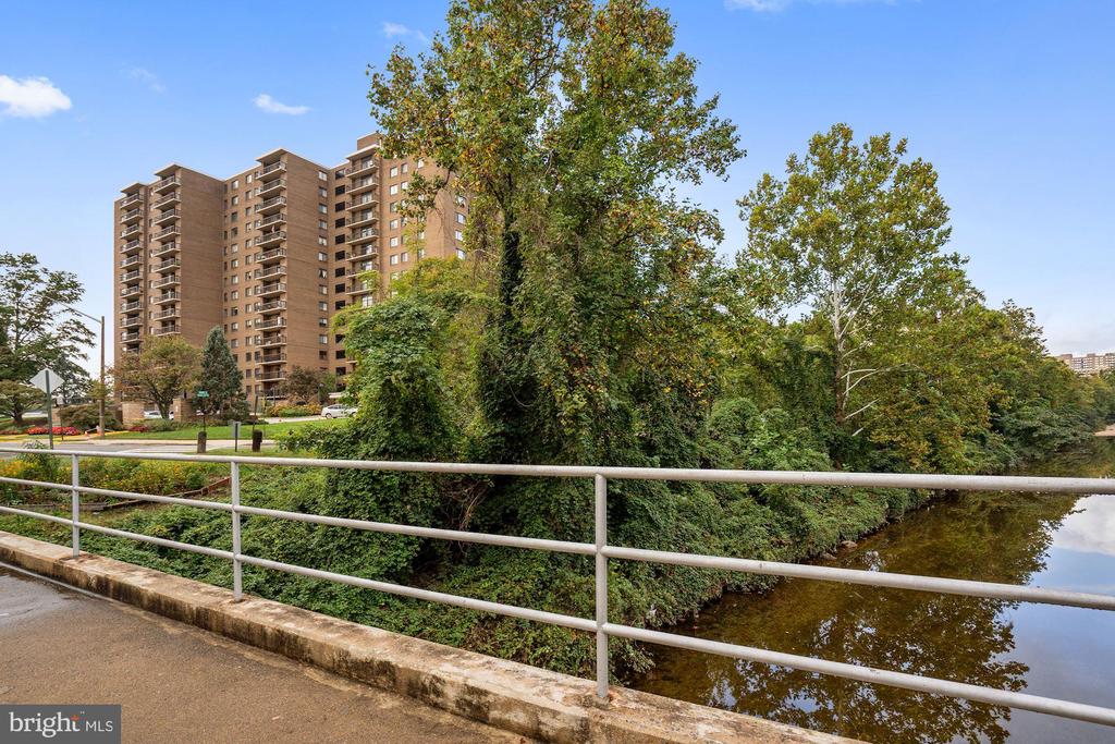 200 N PICKETT STREET 513
