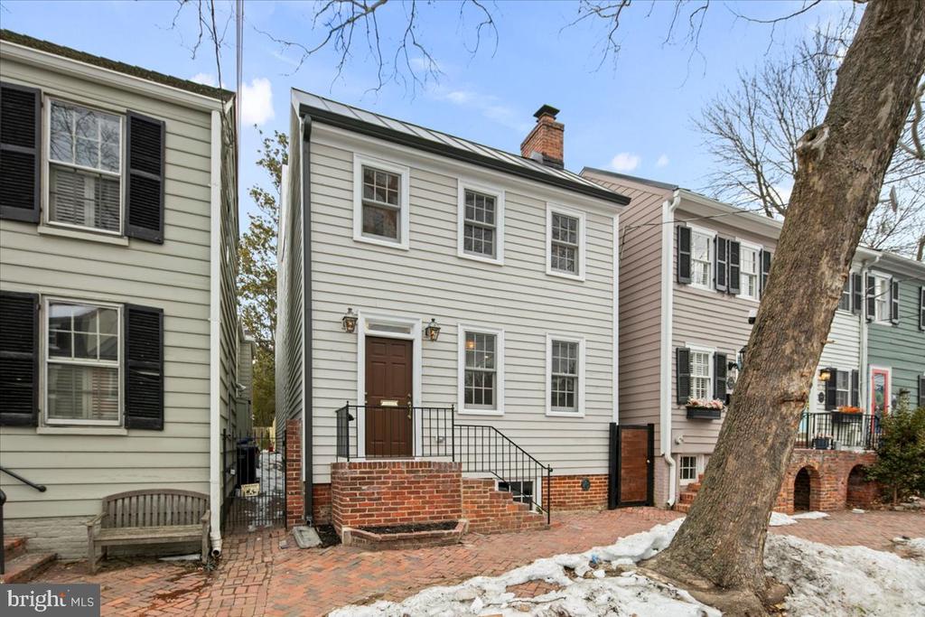 209 WOLFE STREET