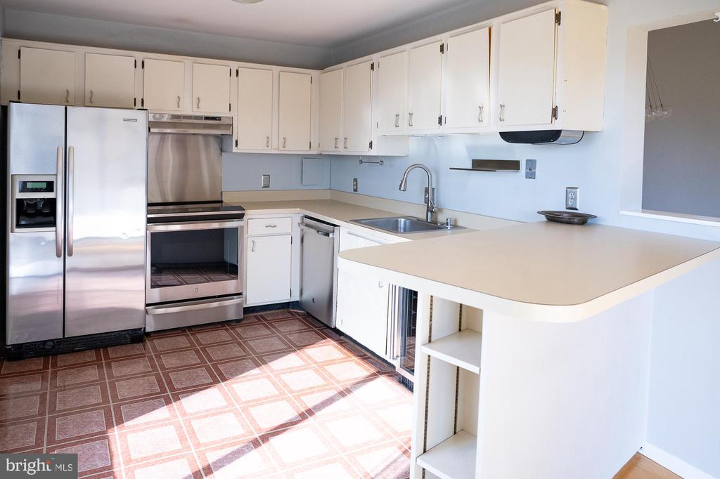104 ROBERTS LANE 401