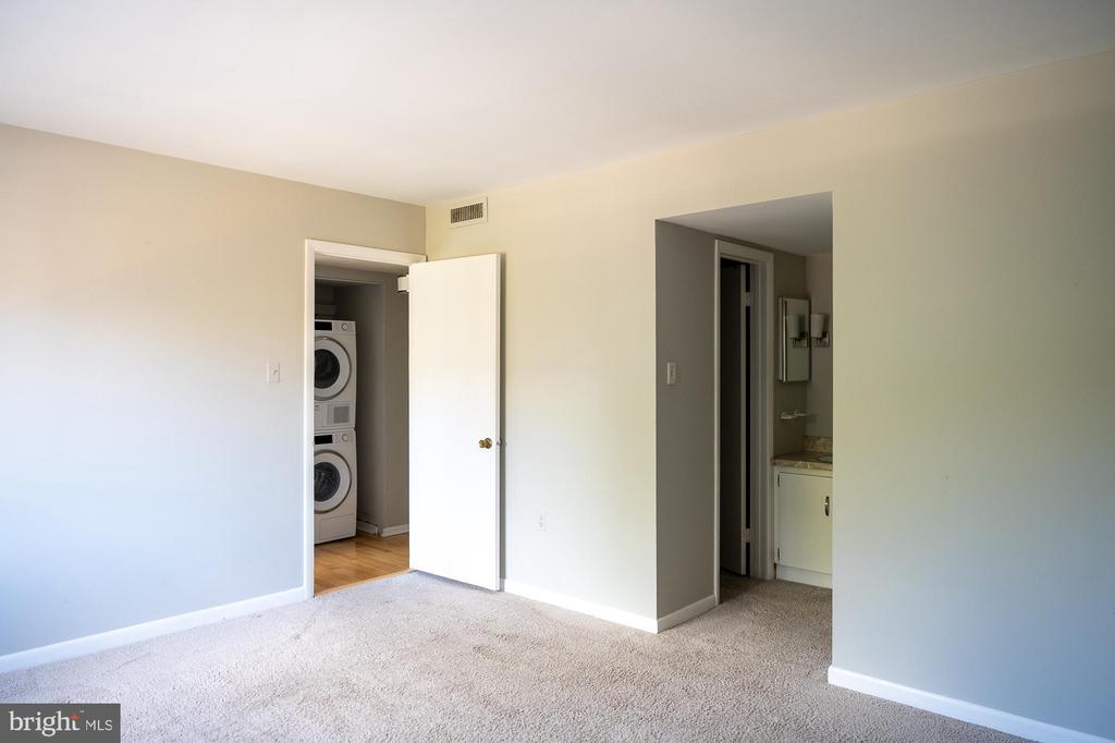 104 ROBERTS LANE 401