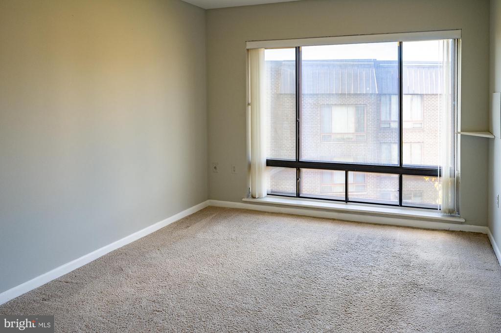 104 ROBERTS LANE 401