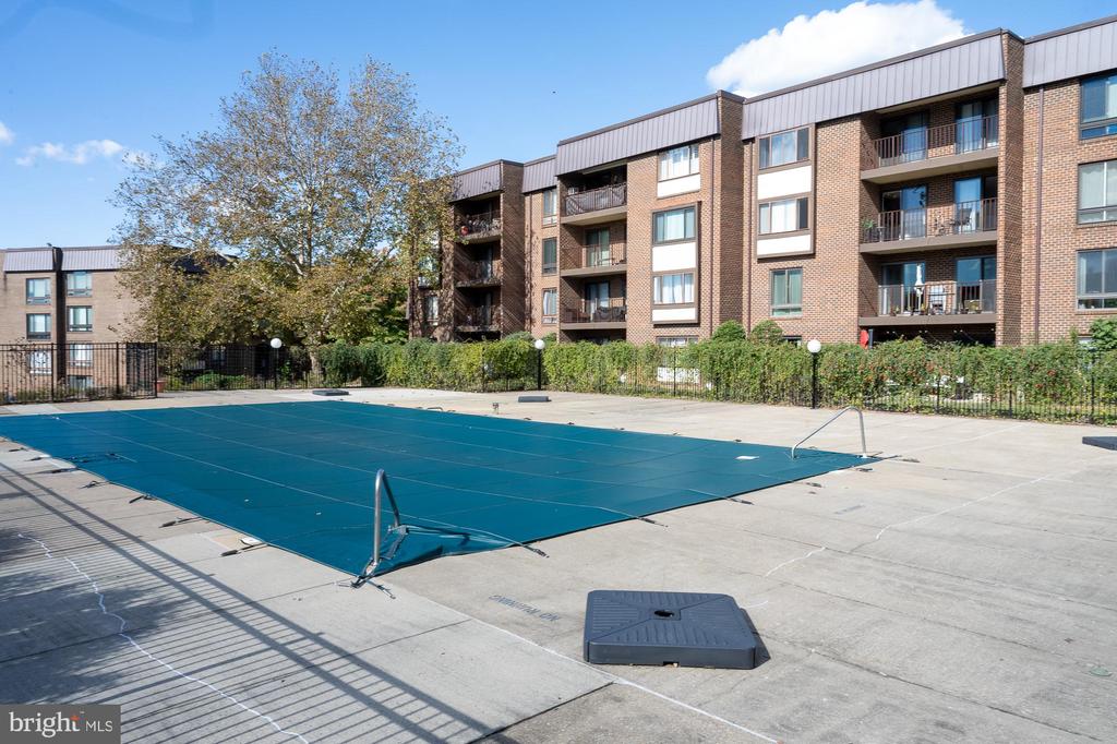 104 ROBERTS LANE 401