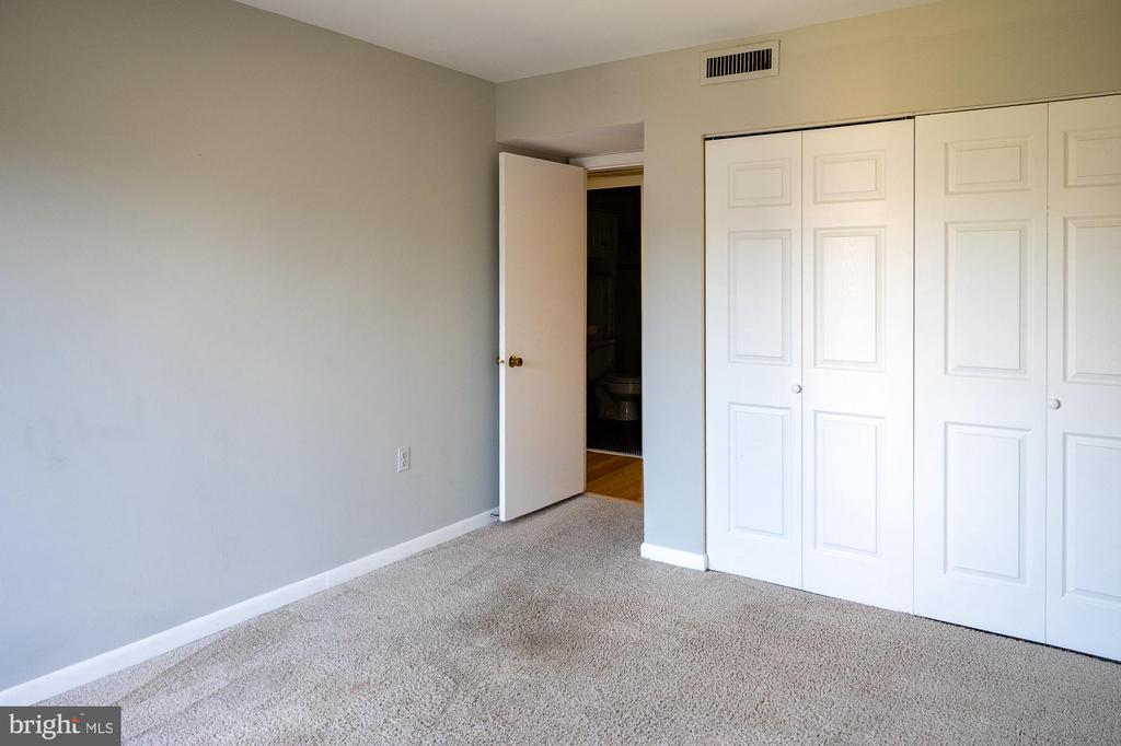 104 ROBERTS LANE 401
