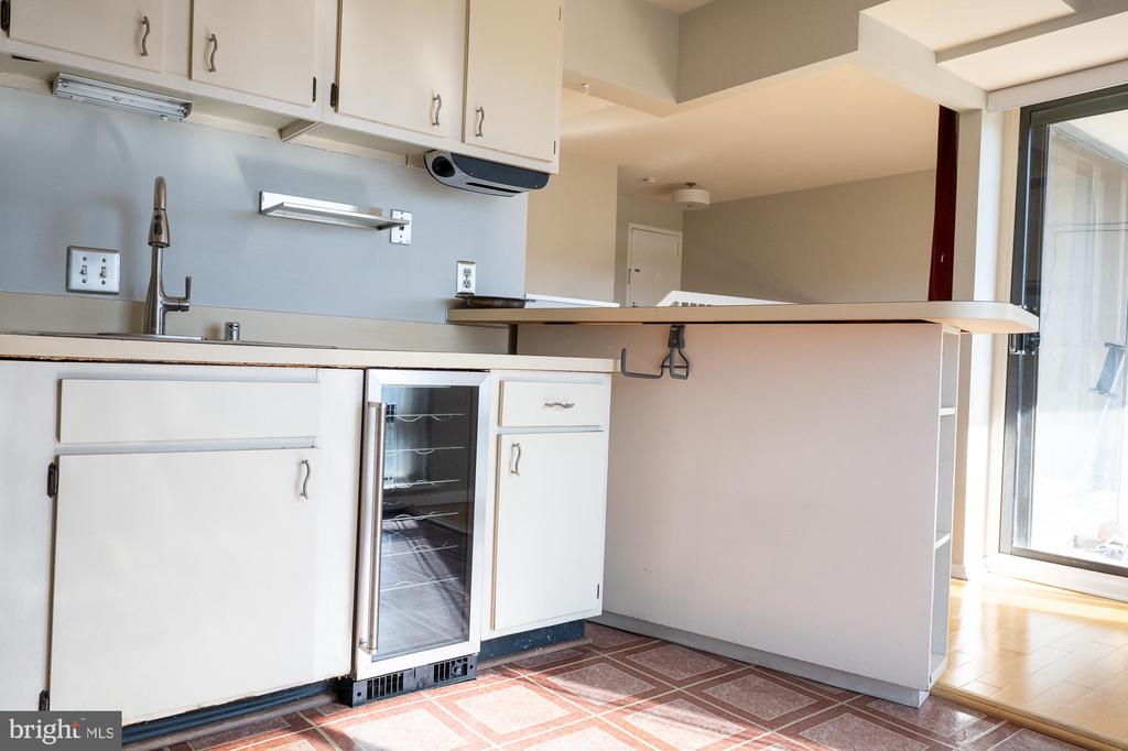 104 ROBERTS LANE 401