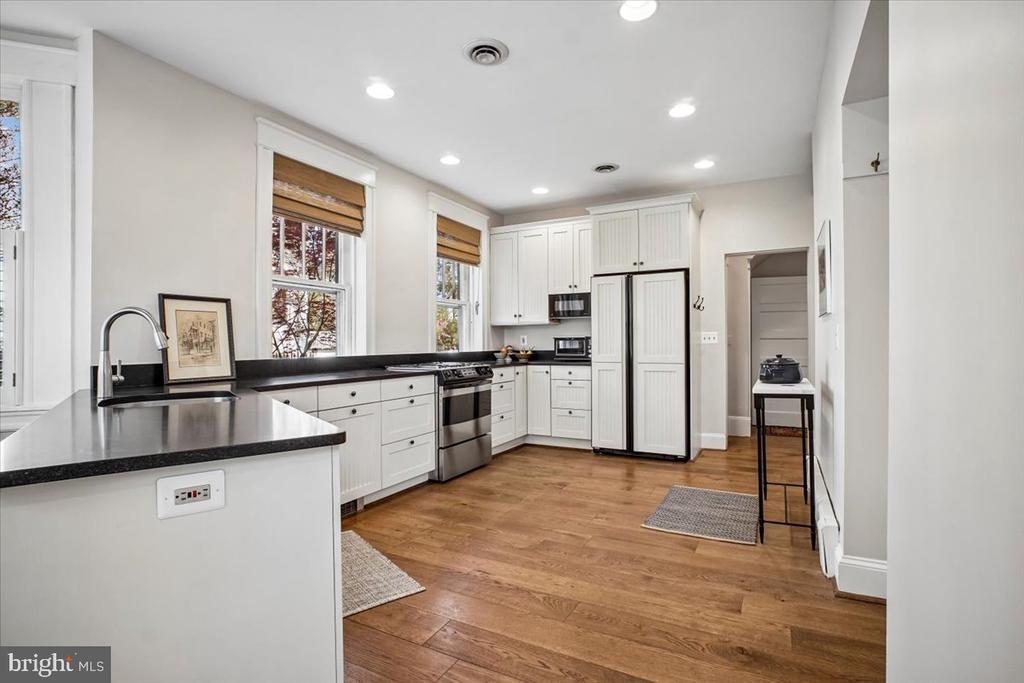 310 N VIEW TERRACE