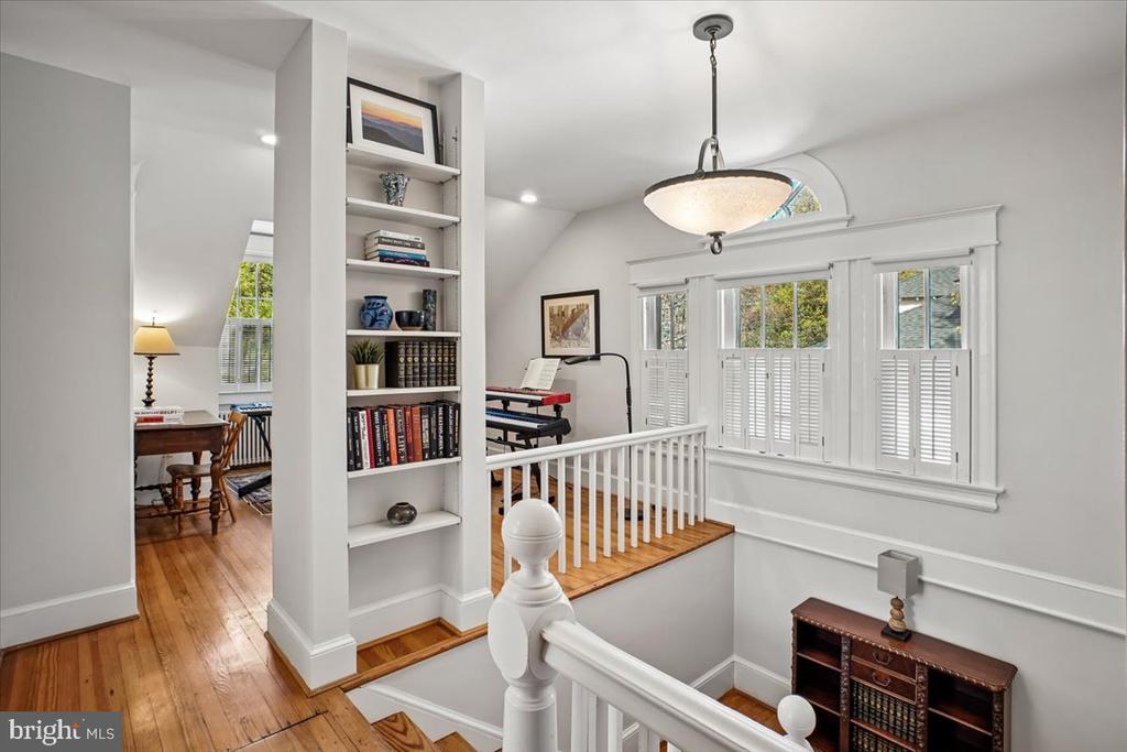 310 N VIEW TERRACE