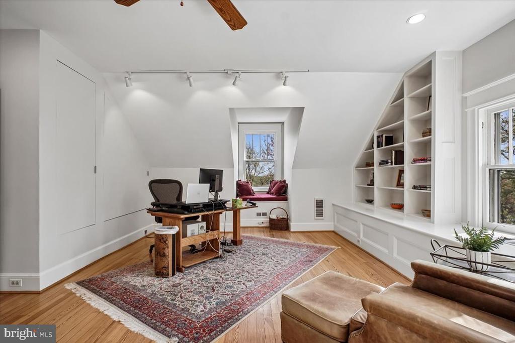 310 N VIEW TERRACE