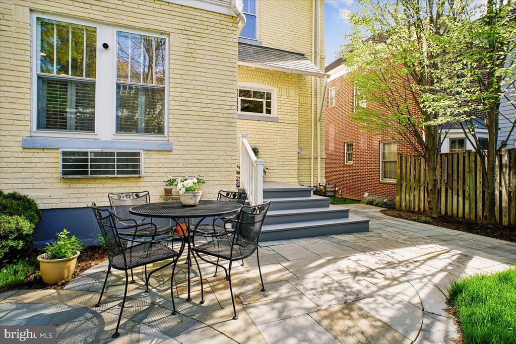 310 N VIEW TERRACE