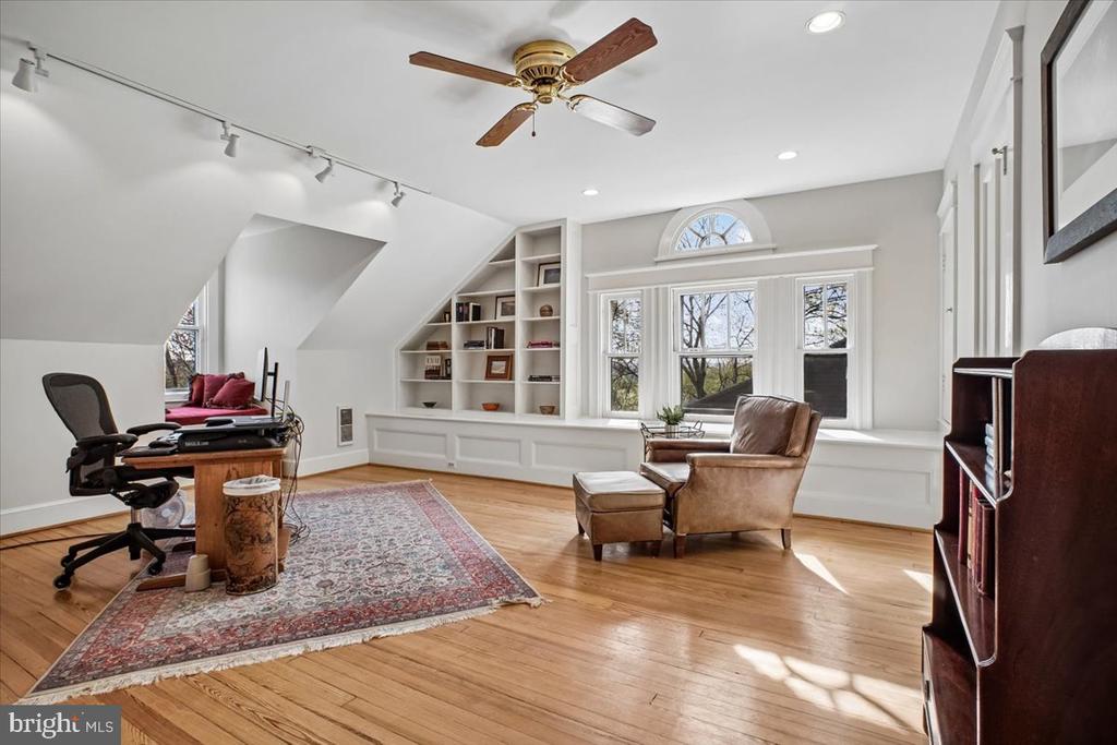 310 N VIEW TERRACE